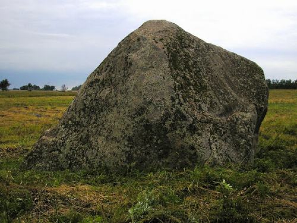 Izdota grāmata par dabas svētvietām Zemgalē