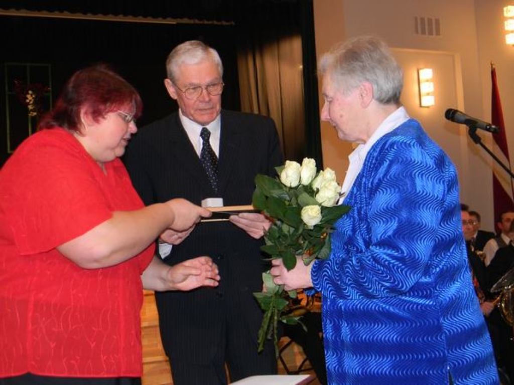 Sumina darbīgos ļaudis