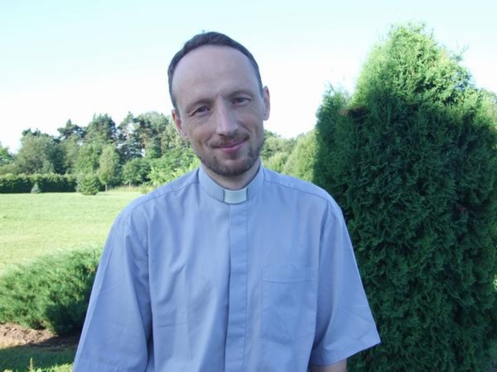 Katoļu draudzēs turpmāk kalpos cits priesteris