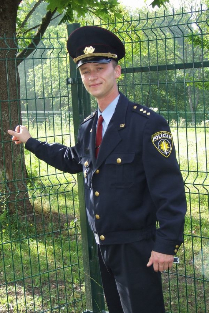 Ar uniformu pienākumus malā nenoliek