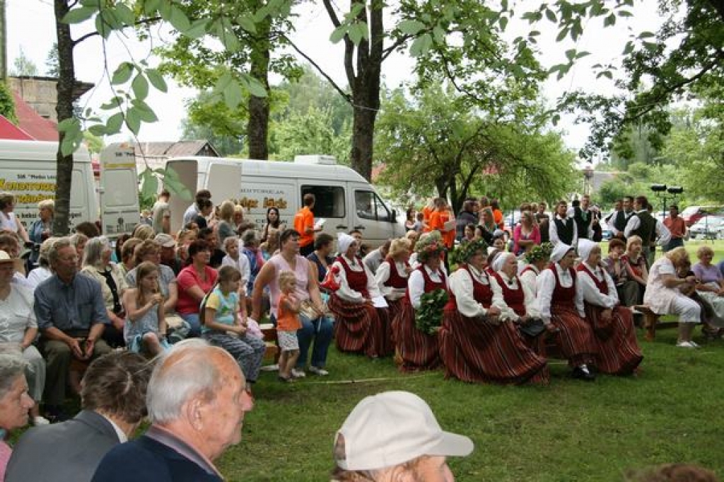 Skrīveros atkal sumina Daugavu