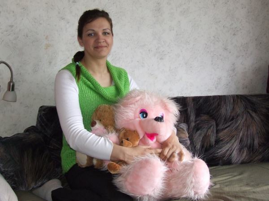 Triju bērnu māmiņai jāsmaida vairāk