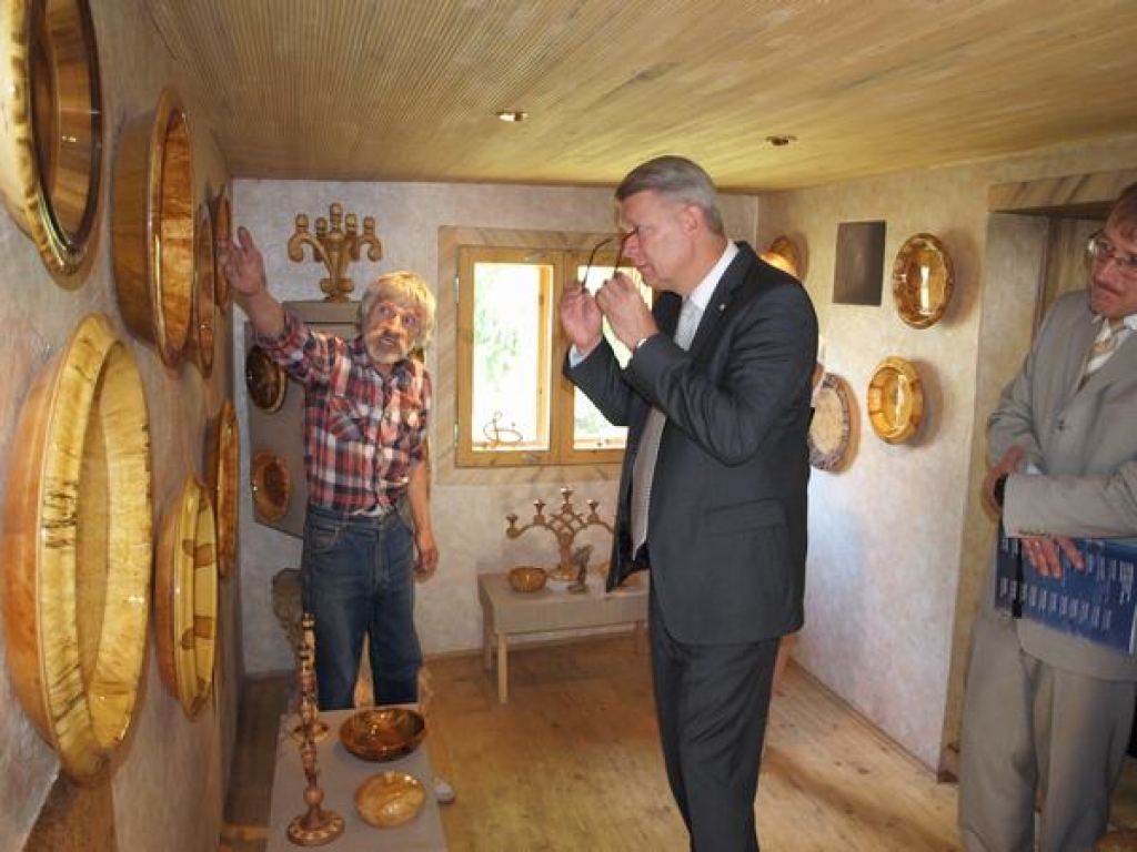 Grebs karotes un audīs brunčus