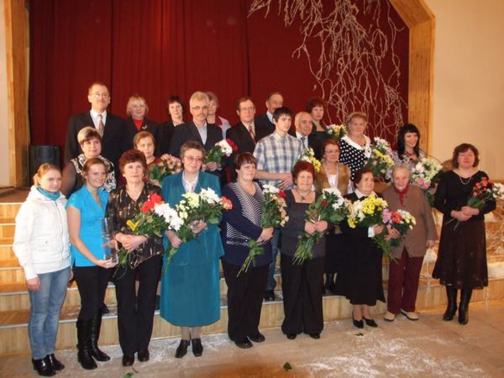 Zvaigznes mums līdzās
