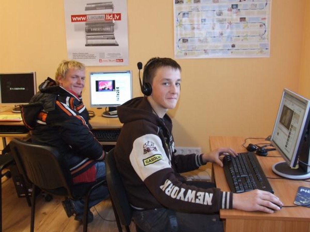 Jaunajā bibliotēkā ir arī internets