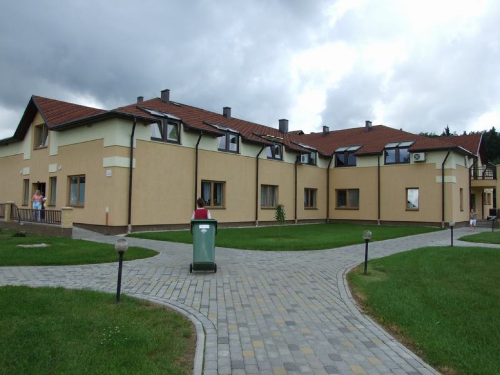 Skrīveriem pansionāts kā akmens kaklā