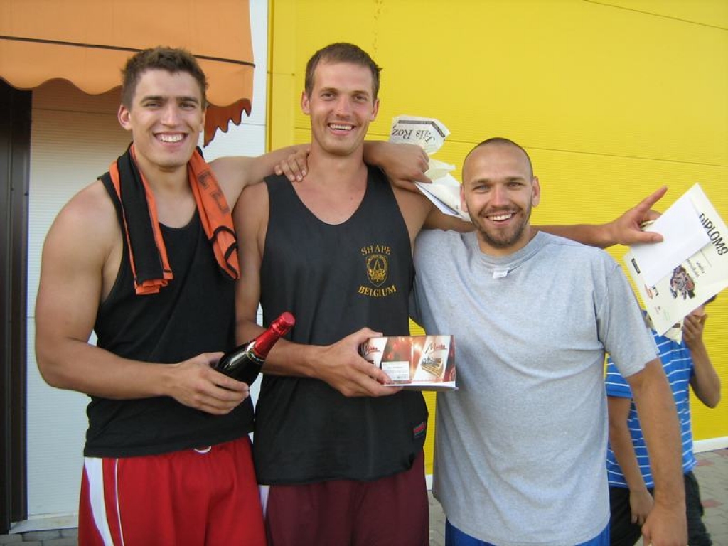 Ielu basketbolā uzvar „Džordans un idioti”