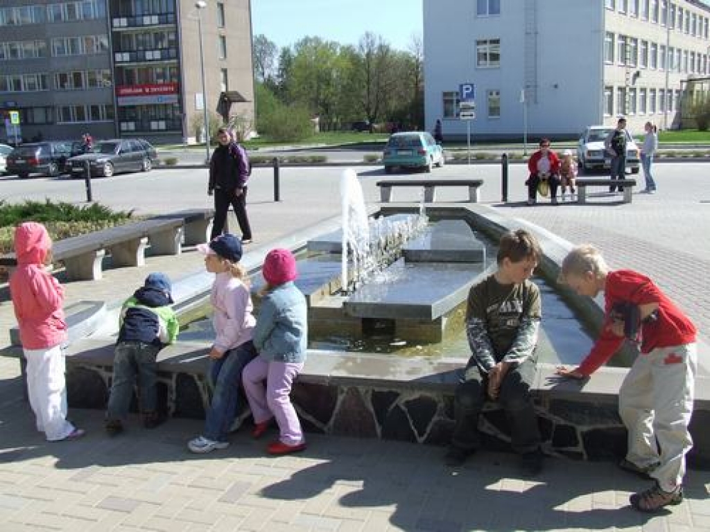 Veldze acīm