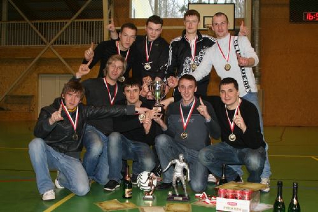 Noskaidrotas labākās komandas telpu futbolā