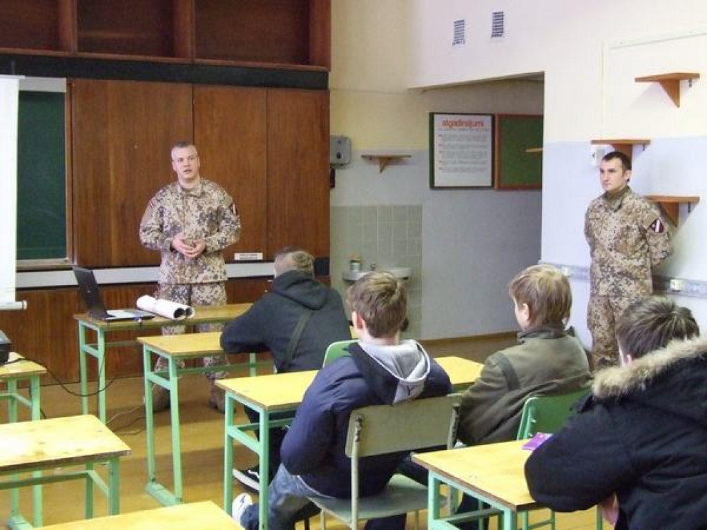 Dienests Bruņotajos spēkos — īstu vīru cienīgs darbs