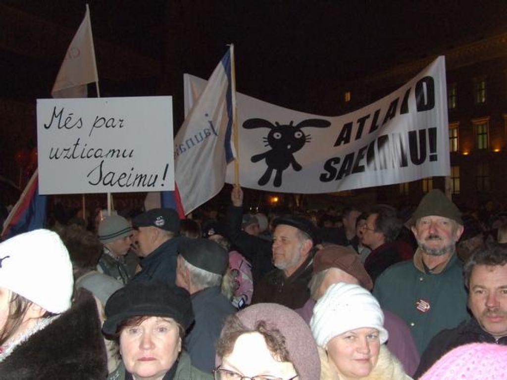 Tauta pieprasa atlaist Saeimu