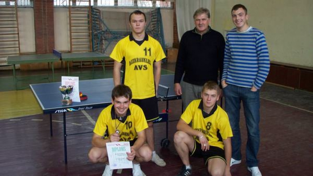 Galda tenisistu triumfs