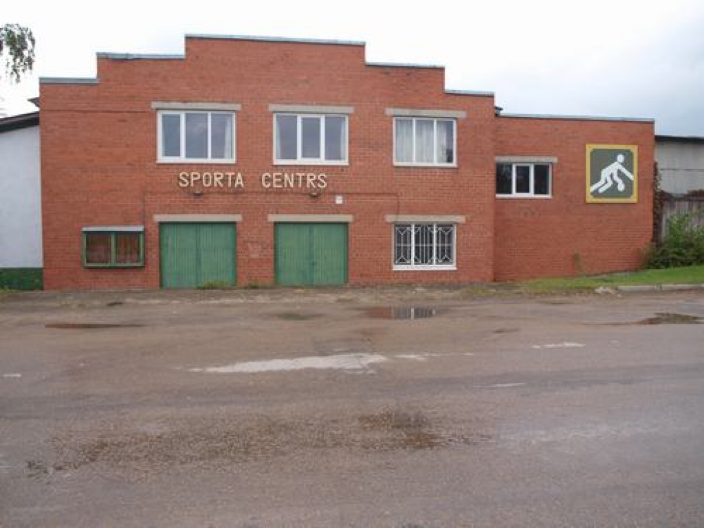 Pārdod sporta manēžu un baseinu