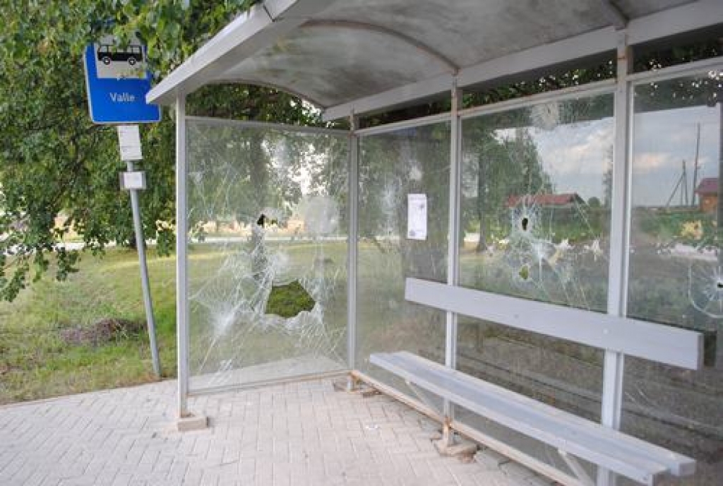 Par meitu nedarbiem jāmaksā vecākiem