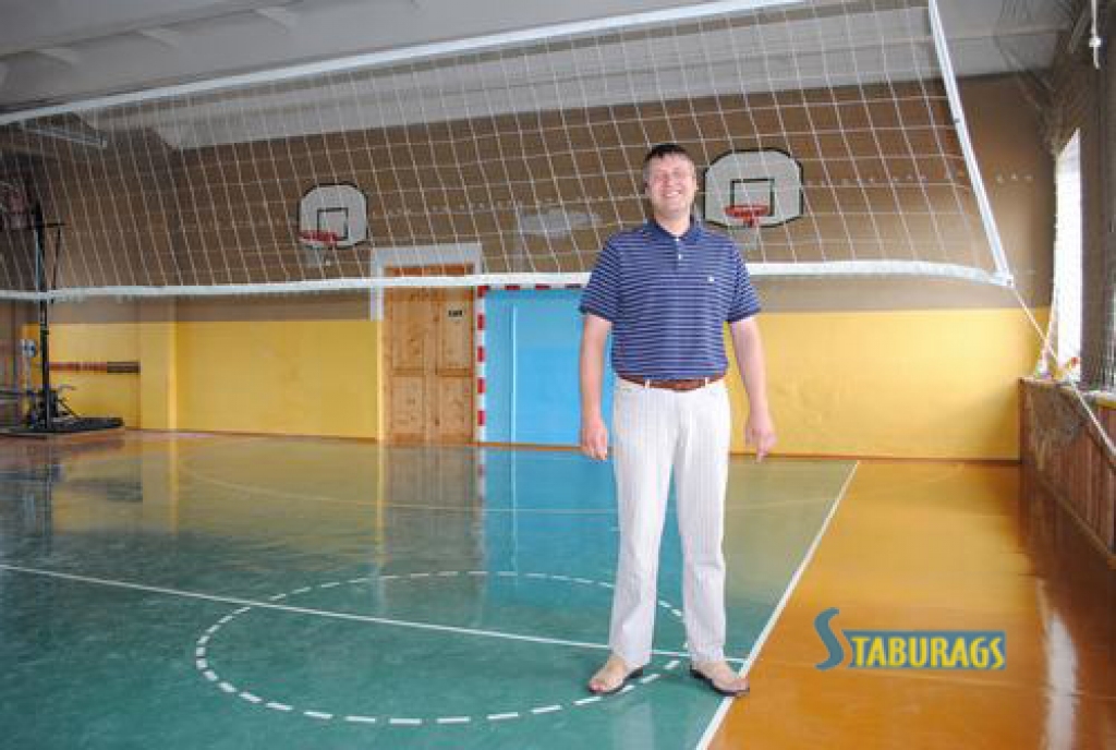 Sākumskola kļūst krāsaināka