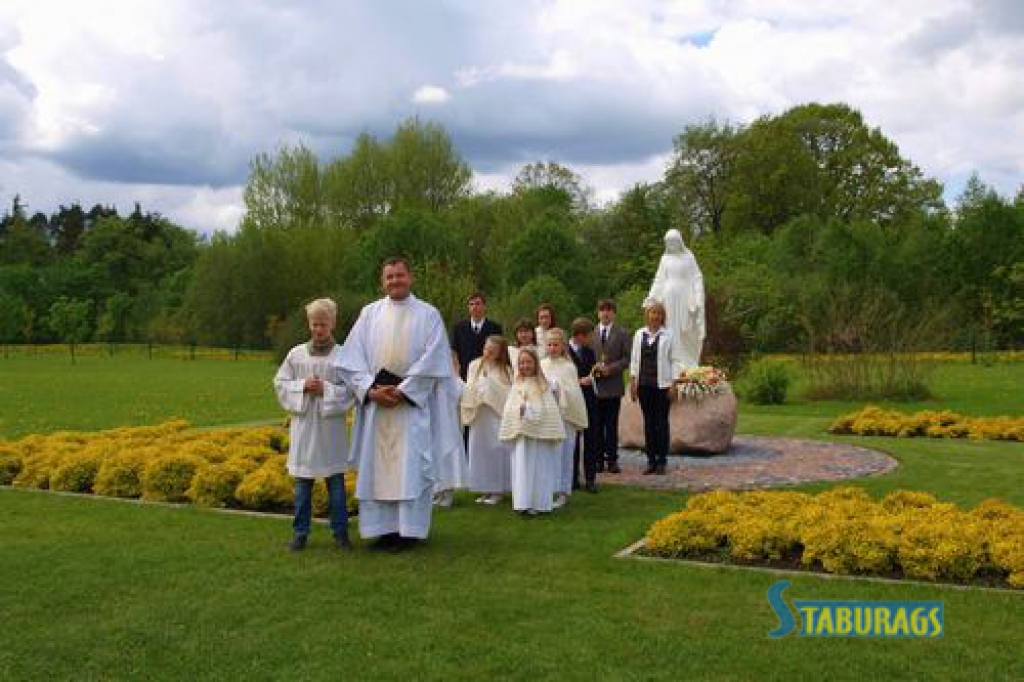 Aizkrauklē atklāj Dievmātes statuju