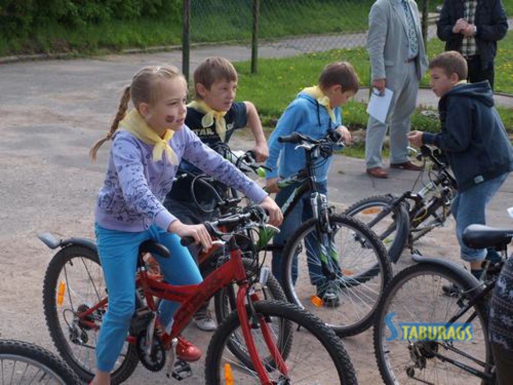 Skrīveros sacenšas jaunie velosipēdisti