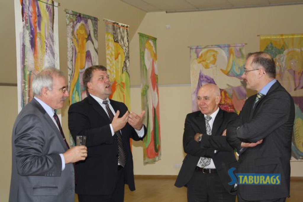 Pašvaldībām uzņēmumi nav jāveido, bet jāpalīdz to darīt