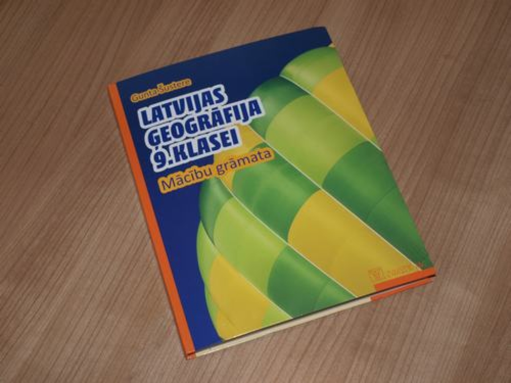 Skrīveriete uzraksta ģeogrāfijas mācību grāmatu