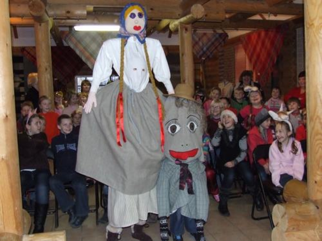 Izgatavo ķekatnieku maskas