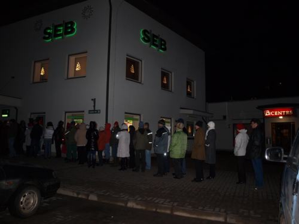 «Swedbank» noliedz baumas un strādā (papildināts)