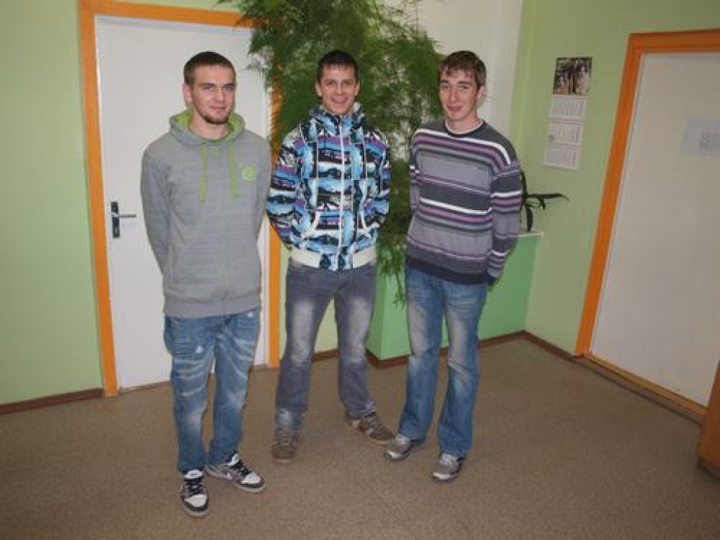 Cietušajiem palīgā steidz jaunieši