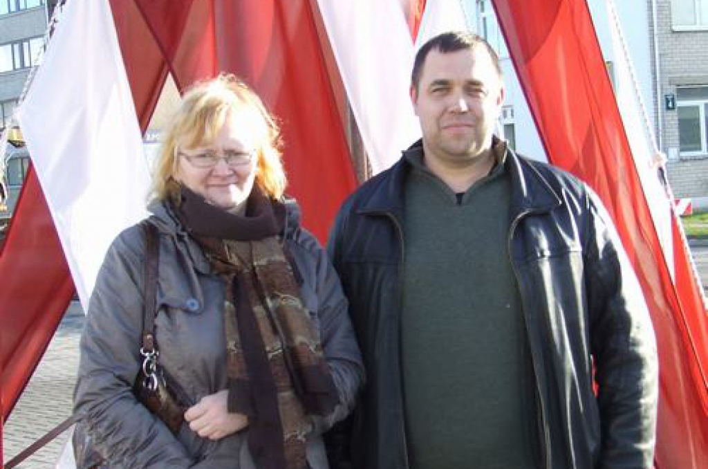 Būs karoga masts sētsvidū