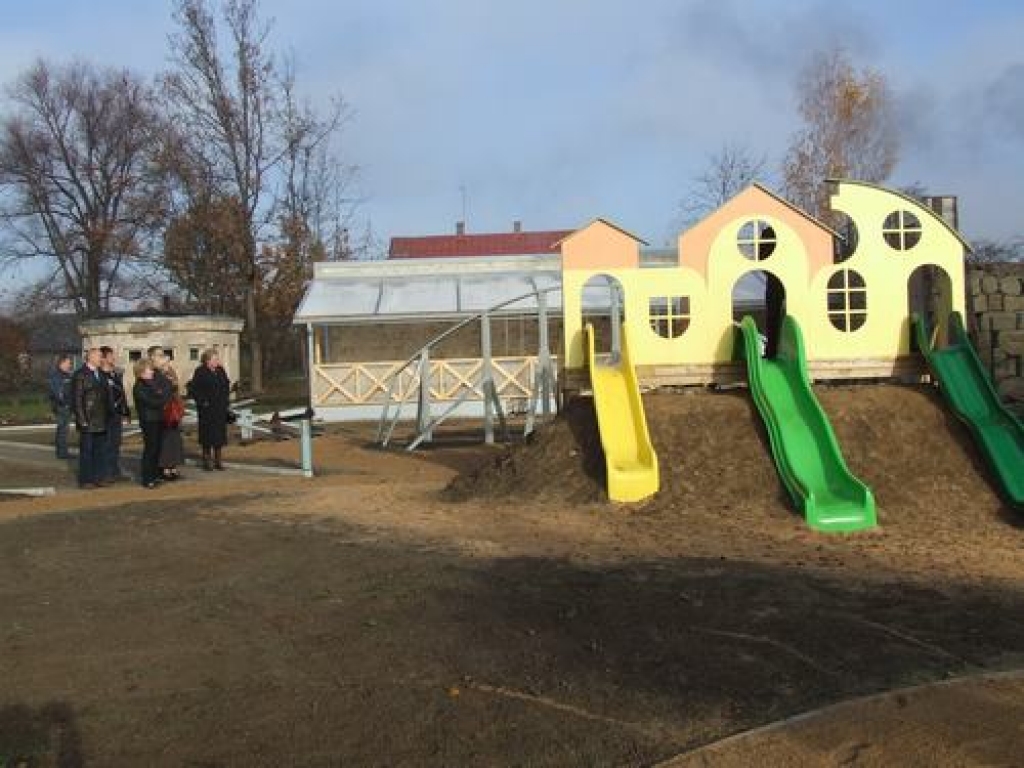 Pļaviņās uzbūvē rotaļu laukumu