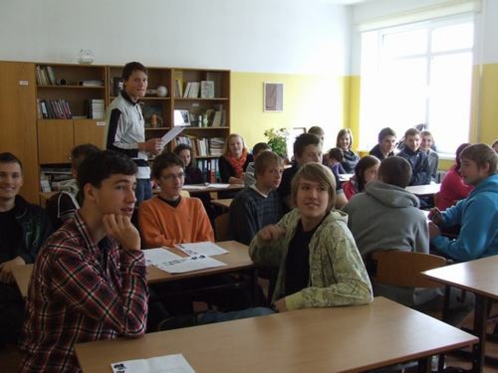 Jaunieši izglābj vēlēšanas
