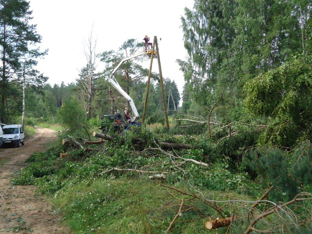 Elektromontieri strādā arī naktīs
