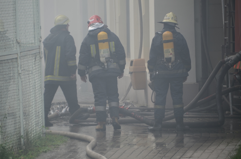 Deputāti šokā par to, ka ugunsdzēsējiem nav veselības apdrošināšanas