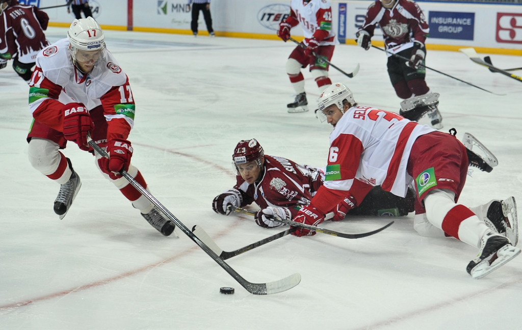 Ar FOTO - Rīgas Dinamo ar 6:1 sagrauj Vitjaz