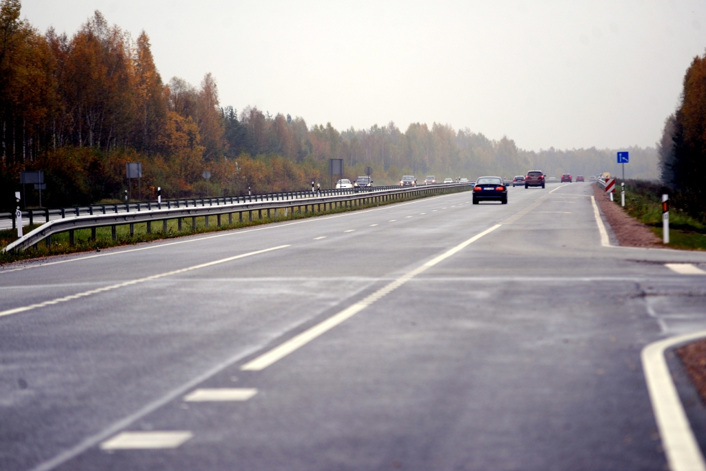 Atklāj 4,6 miljonus latu vērto ceļa Rīga–Jelgava–Lietuvas robeža posmu