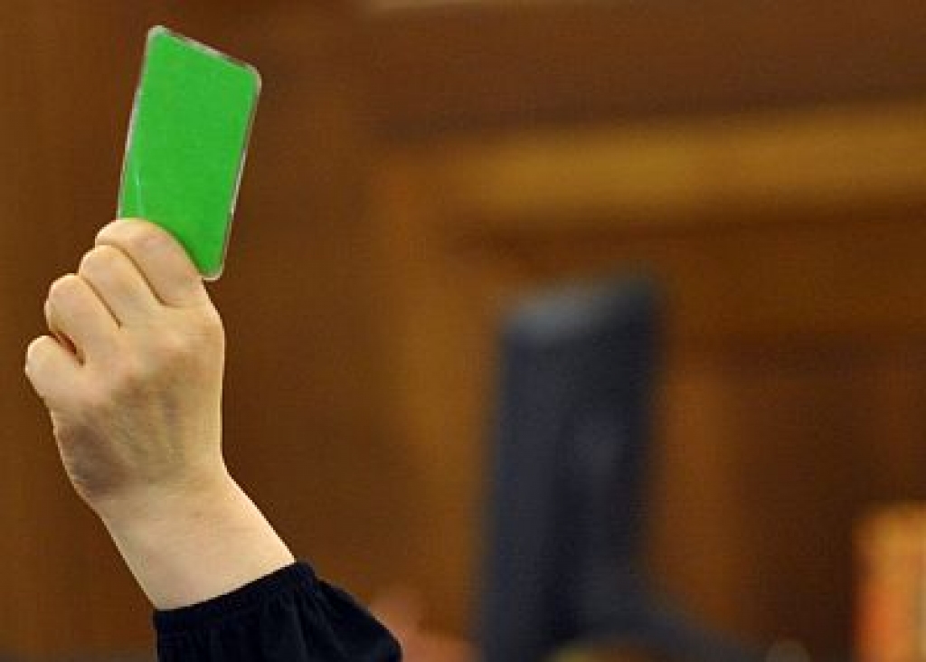 Deputāti ar piespiešanos virza izbrāķēto «demogrāfijas vienošanos» uz priekšu