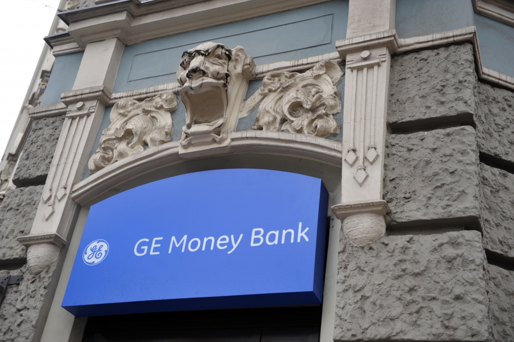 Latvijā par vienu banku mazāk - anulē GE Money kredītiestādes licenci