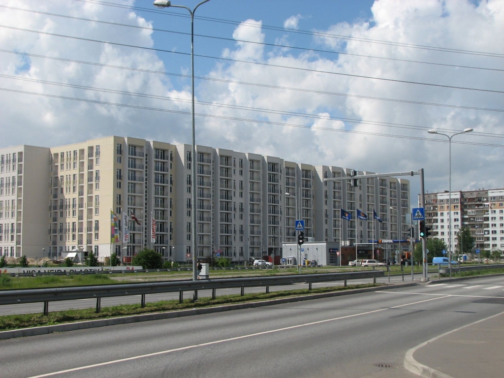 Papildināts ar fotogaleriju - Ektornet pārdevis 518 dzīvokļu māju Pļavniekos, kas ekspluatācijā nodota 2009. gadā