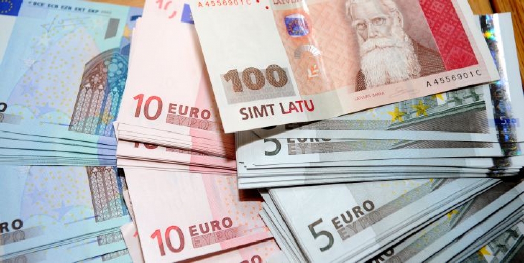 Ātrajos kredītos izsniegti 68 miljoni latu; gada laikā summa augusi uz pusi