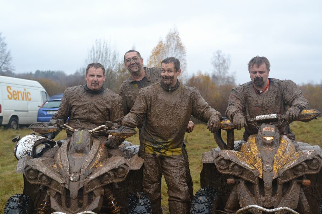 Aitu vietā laukā “ganās” motociklisti 