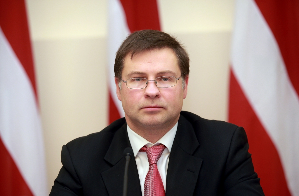 Dombrovskis iegādājies krājobligācijas