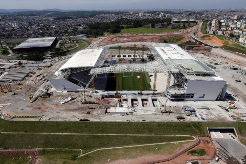 Būvniecības negadījums Brazīlijas futbola stadionā paņēmis divas dzīvības