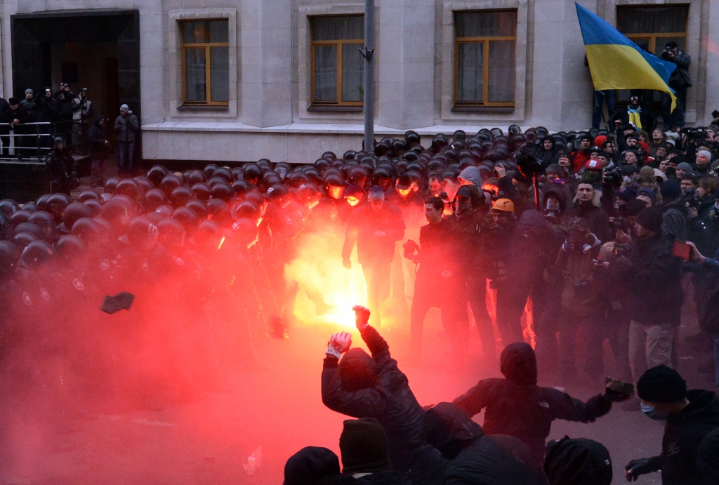 papildināts (08:25) - Demonstrācijās Kijevā jau vismaz 300 ievainoto