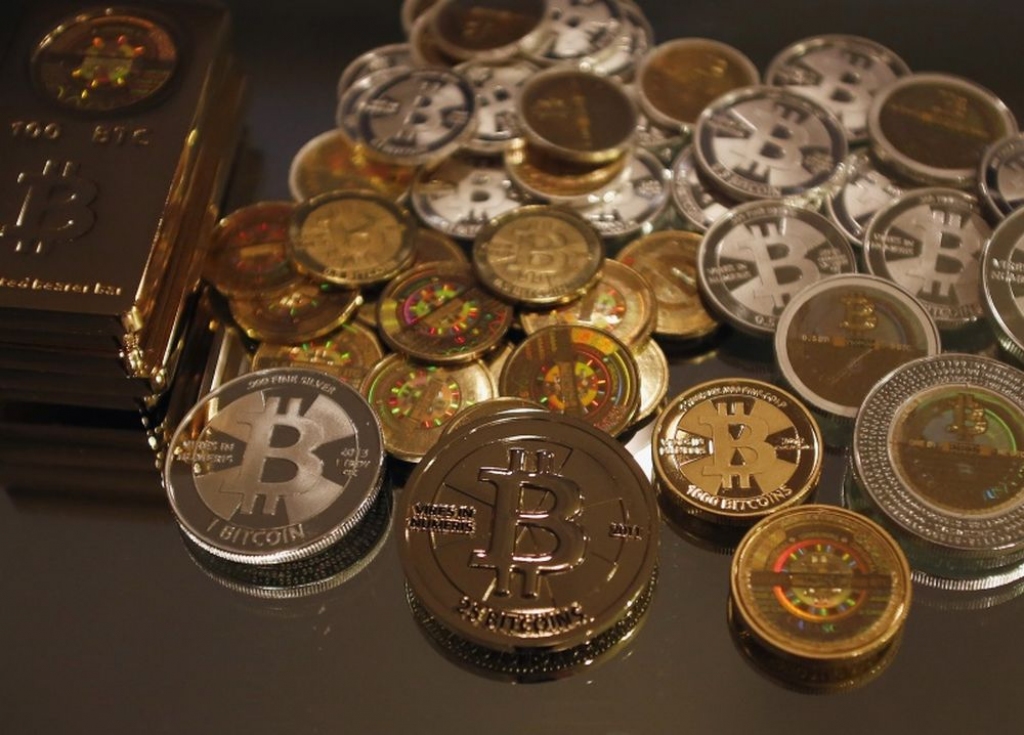 Bitcoin vērtība nogāžas par 30%