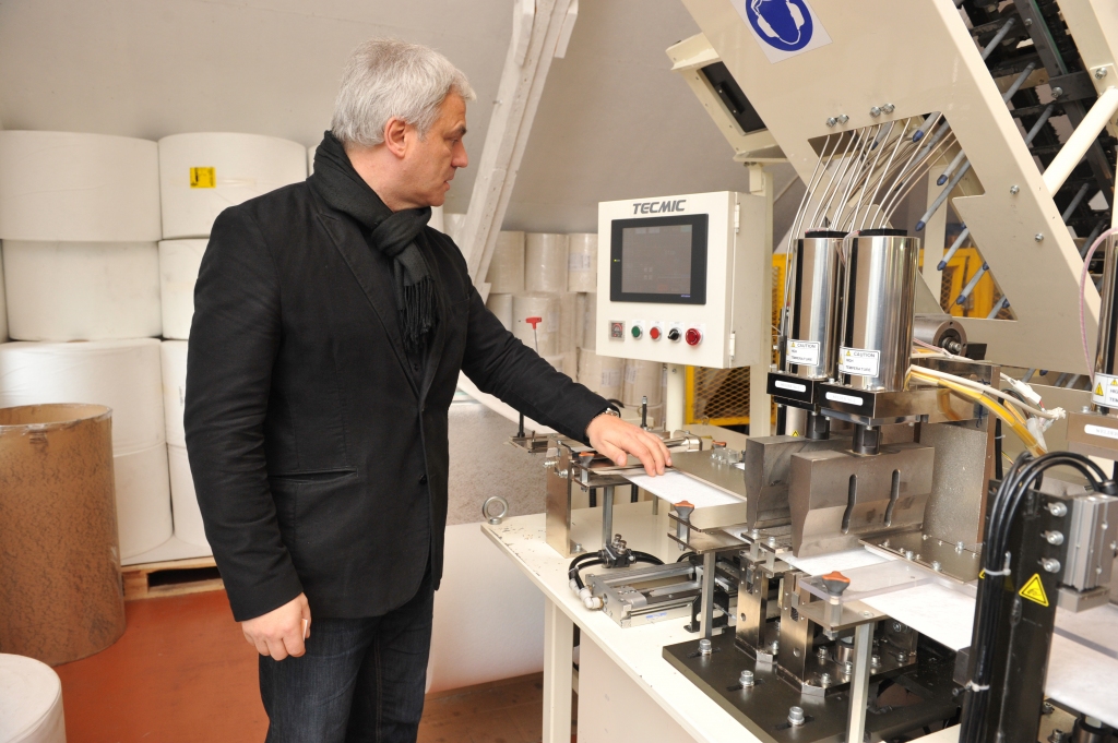 Matraču ražotājs Marks M savieno roku darbu un augstākās tehnoloģijas
