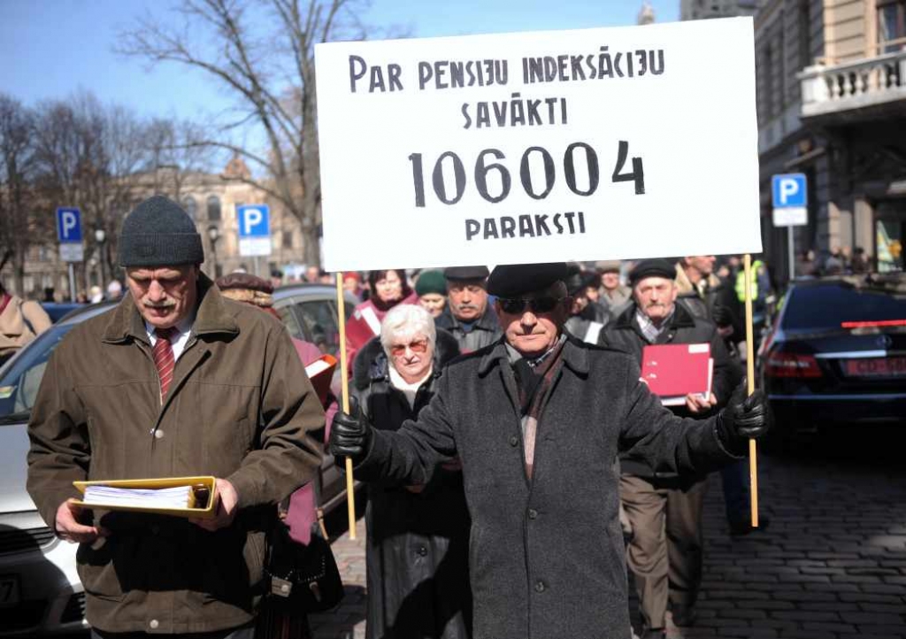 Pensionāru federācija atbalsta pensiju indeksācijas modeli 2014. gadam
