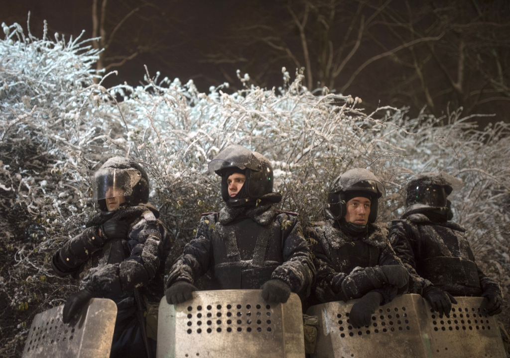 Milicija Kijevas centrā naktī novākusi protestētāju barikādes