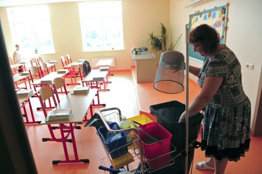 Skola ar inspektoriem, bez bērniem