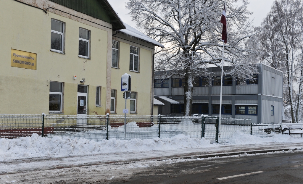 Atklājies, ka trīs gadus skolēni mācījušies ekspluatācijā nenodotā ēkā