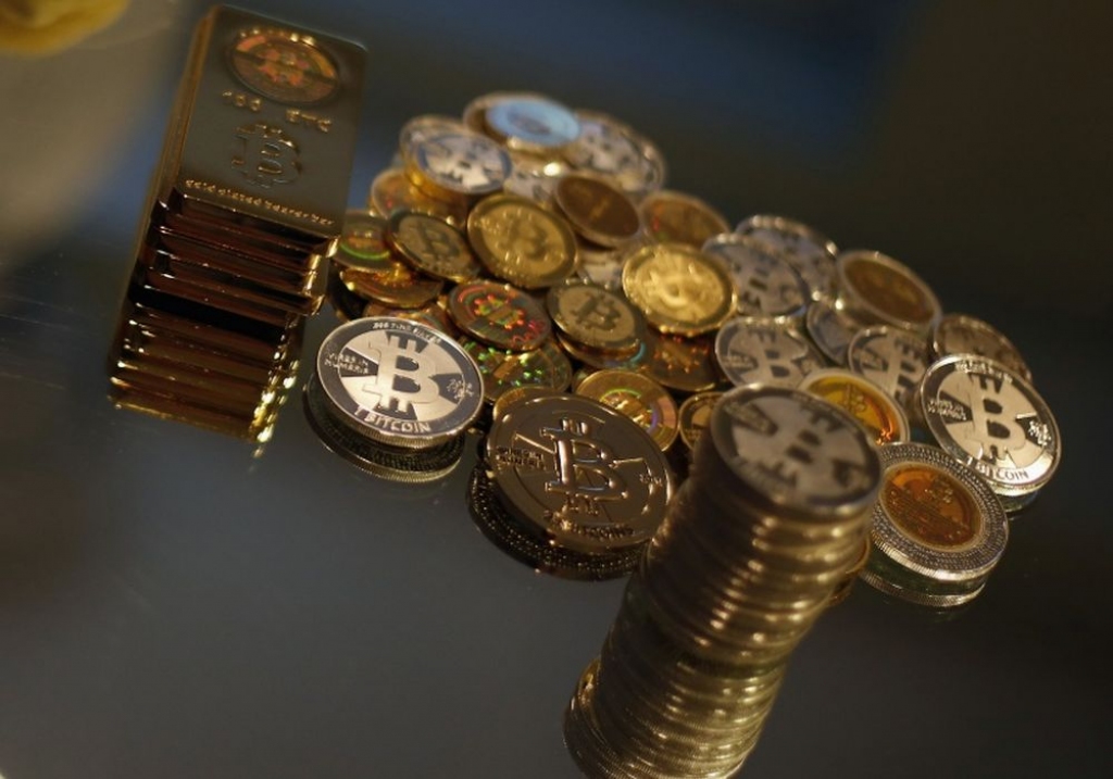 Bitcoin atgriežas virs 1000 dolāru atzīmes