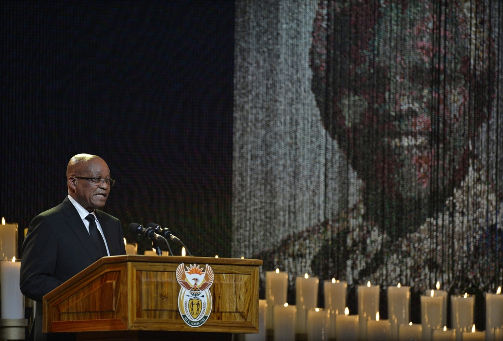 FOTO: Pēdējā gaitā izvadīts bijušais Dienvidāfrikas prezidents Nelsons Mandela