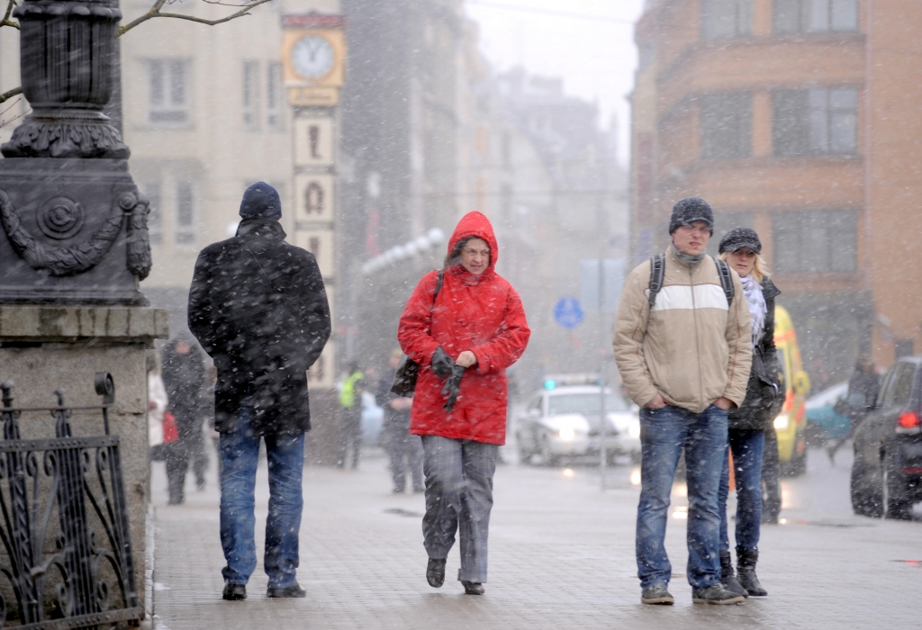 10% bezdarbnieku - līdz 24 gadu vecumam; situācijas uzlabošanai dos miljonus